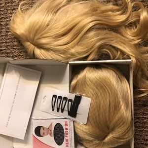 Blonde unicorn wig